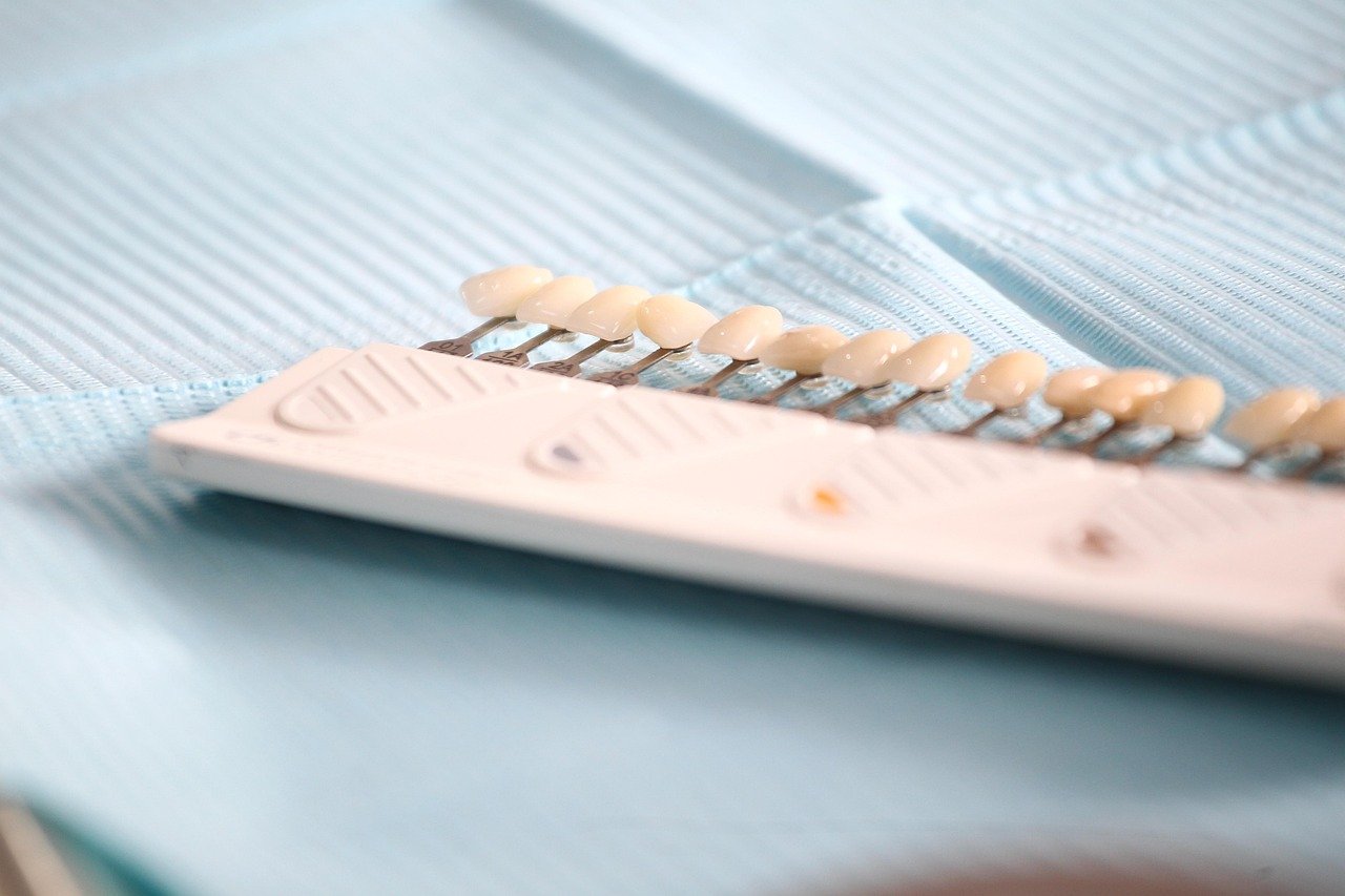 Beyond Bleach: Decoding Modern Teeth Whitening Options